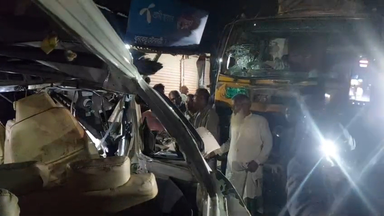 কুড়িগ্রামে ট্রাক-মাইক্রোবাস সংঘর্ষে নিহত ৩