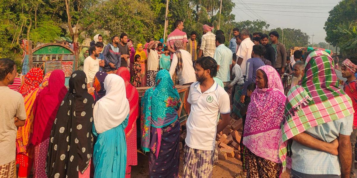 শিবগঞ্জে ইটবোঝাই ট্রলি উল্টে একজন নিহত