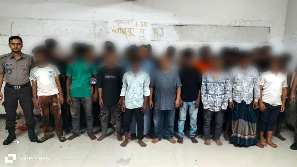 তেজগাঁওয়ে অভিযানে বিভিন্ন অপরাধে জড়িত ৬১ জন গ্রেফতার