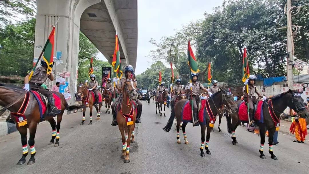 বৈশাখী শোভাযাত্রায় ডিএমপির সুসজ্জিত অশ্বারোহী দল