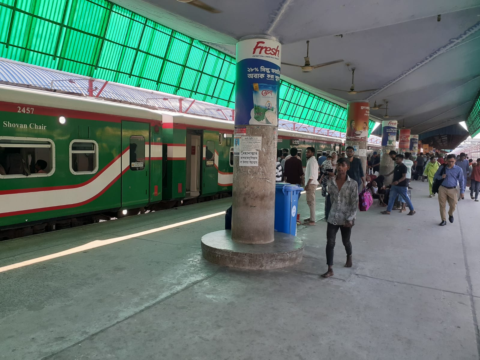 চট্টগ্রাম রেলস্টেশনে অর্ধশতাধিক যাত্রীর ভোগান্তি