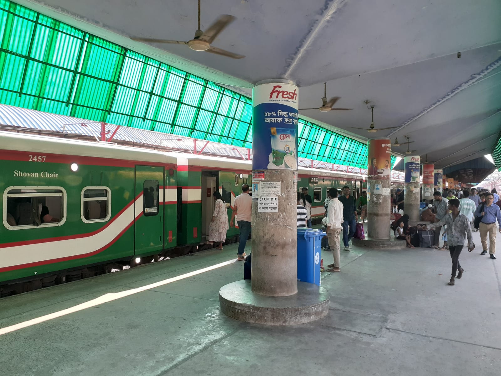 চট্টগ্রাম রেলস্টেশনে অর্ধশতাধিক যাত্রীর ভোগান্তি