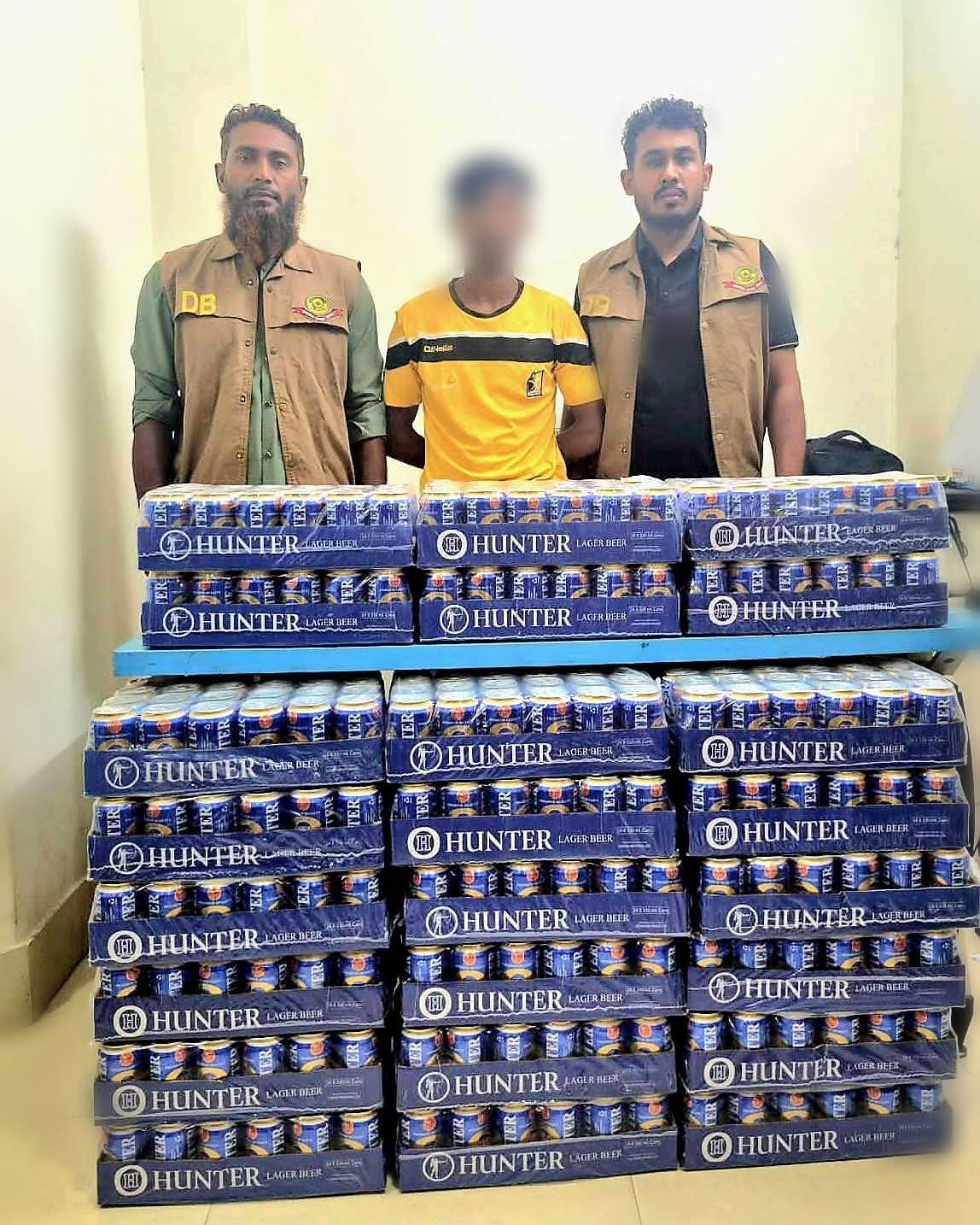 সিএমপির অভিযানে ৭৪৪ ক্যান বিয়ার উদ্ধার