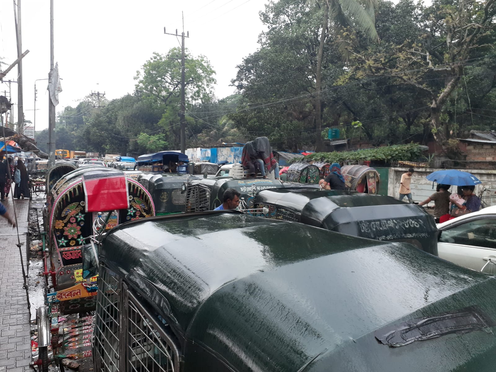 টাইগারপাস-আমবাগান সড়কে তীব্র যানজট