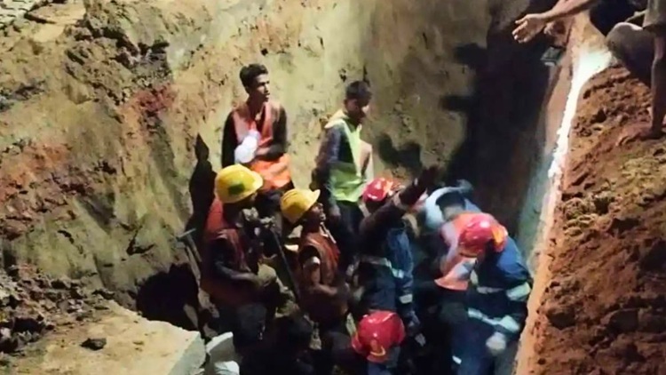 চট্টগ্রামে ওয়াসার প্রকল্পের মাটি ধসে ২ শ্রমিকের মৃত্যু