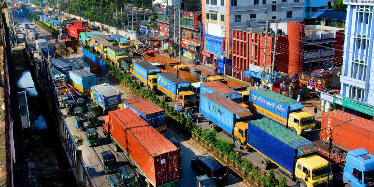 পরিবহন ব্যয় বেড়েছে ৩৫% পর্যন্ত, বাড়ছে কৃষি ও ভোগ্যপণ্যের দাম