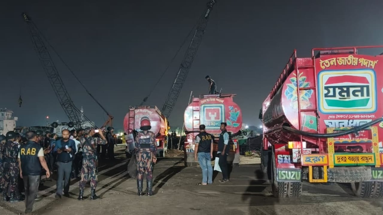 চট্টগ্রাম-ফেনীতে যৌথ অভিযান : সাড়ে ৪৮ হাজার লিটার ফার্নেস অয়েল জব্দ