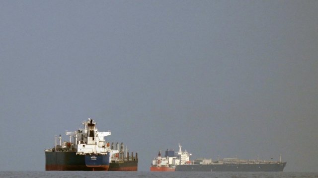 মার্কিন অবরোধেও যেভাবে তেল রফতানি অব্যাহত রেখেছে ইরান