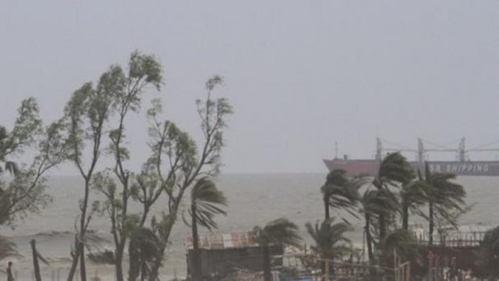 পাঁচ অঞ্চলে ঝড়ের আভাস, নদীবন্দরগুলোতে ২ নম্বর সংকেত