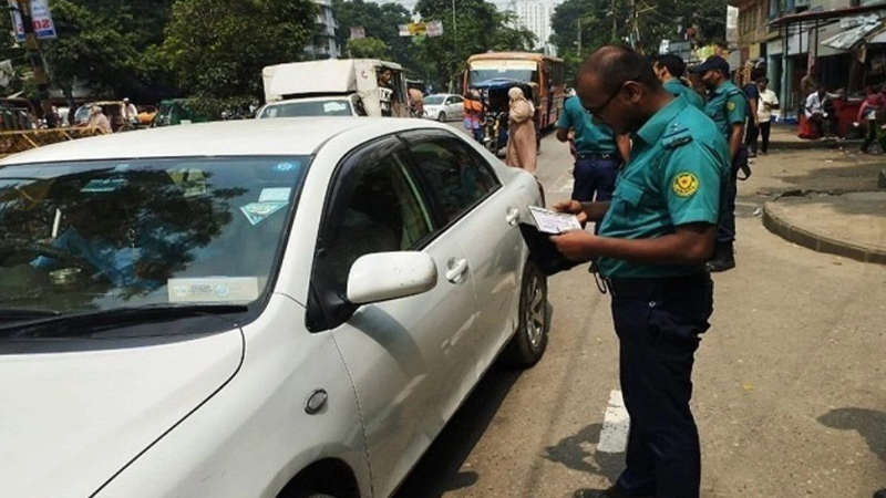রাজধানীতে  ট্রাফিক আইন লঙ্ঘনে ডিএমপির ১৬০৪ মামলা