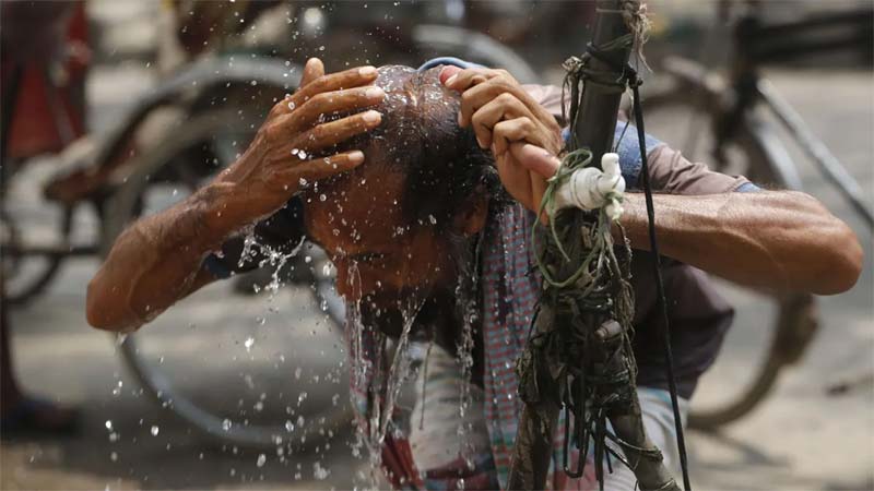 দেশজুড়ে বইছে মৃদু তাপপ্রবাহ, চার বিভাগে বৃষ্টির আভাস