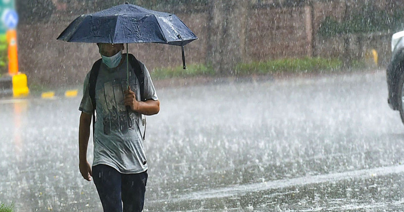 ঢাকায় বজ্রসহ বৃষ্টির আভাস,কমতে পারে দিনের তাপমাত্রা