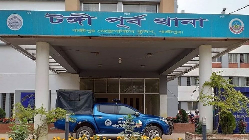 টঙ্গীতে ঘরে ছেলের,রেললাইনের পাশে মিললো বাবার মরদেহ