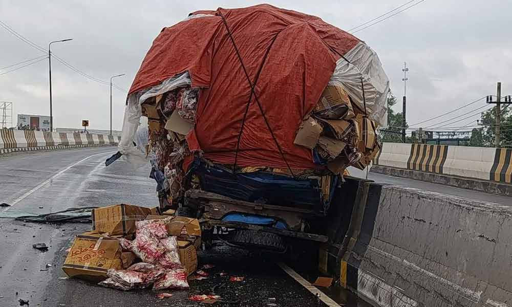 টাঙ্গাইলে ট্রাক-পিকআপের সংঘর্ষে নিহত ২