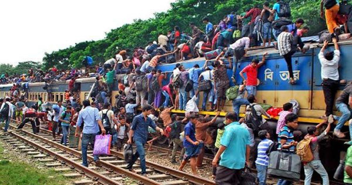 স্টেশনে ব্যাপক যাত্রী চাপ, ২ ট্রেনে বিলম্ব