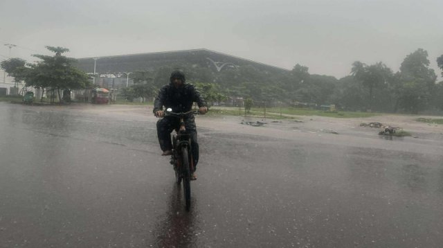 দেশের উত্তর-পূর্বাঞ্চলে ভারী বৃষ্টি হলেও ঢাকায় কম কেন