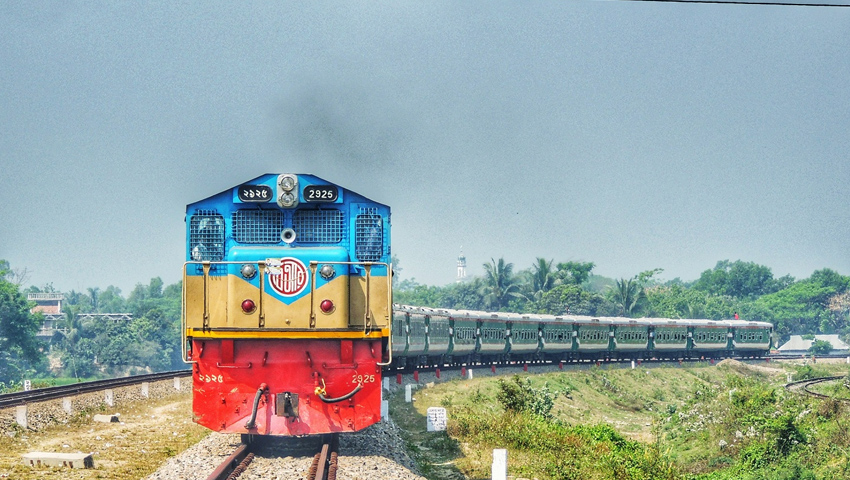 ট্রেনে ঈদ যাত্রায় আজ শেষ দিনের টিকিট বিক্রি