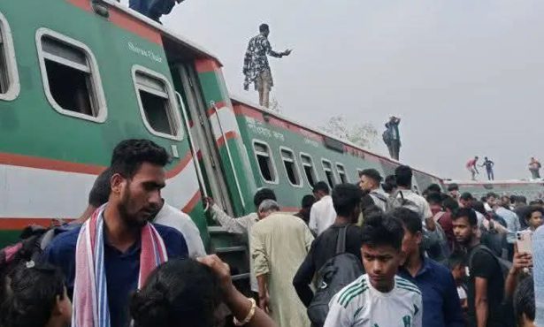 নীলফামারীতে ট্রেনের ইঞ্জিন লাইনচ্যুত,ট্রেন চলাচল বন্ধ