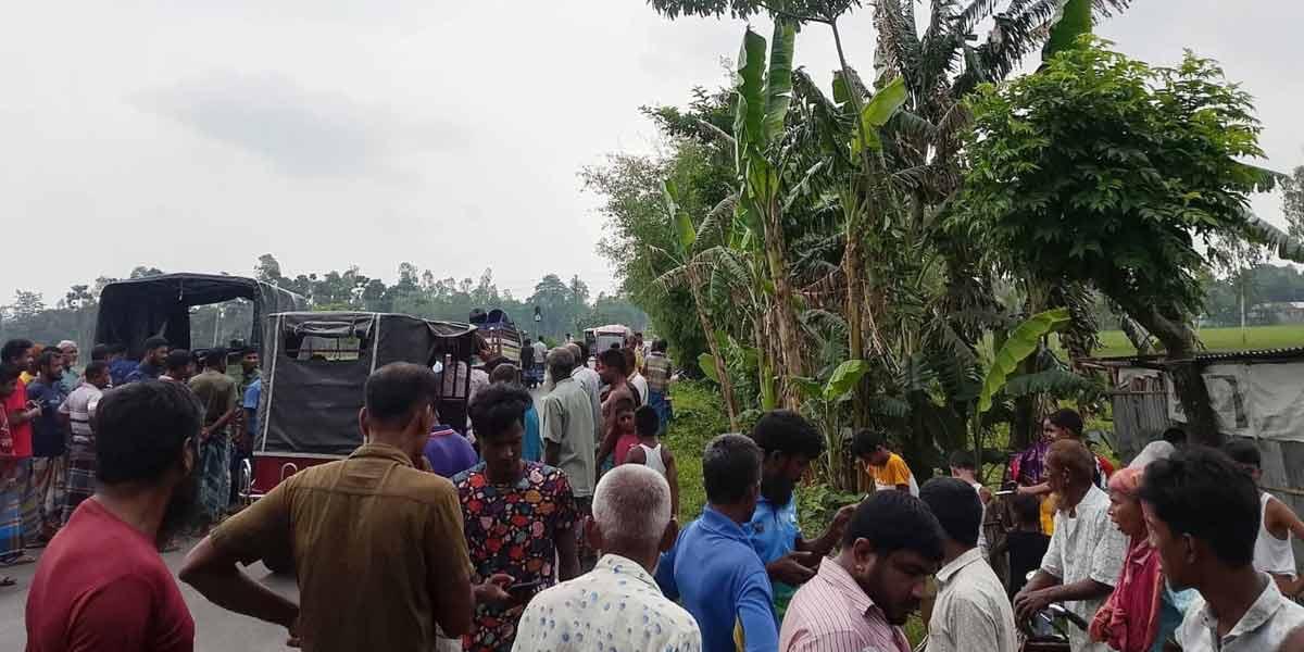 কুড়িগ্রামে সড়ক দুর্ঘটনায় বাবা-ছেলের মৃত্যু