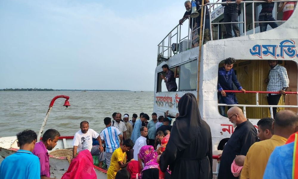 মেঘনায় লঞ্চ বিকল, ৯৯৯-এ ফোনকলে ৮০ যাত্রী উদ্ধার