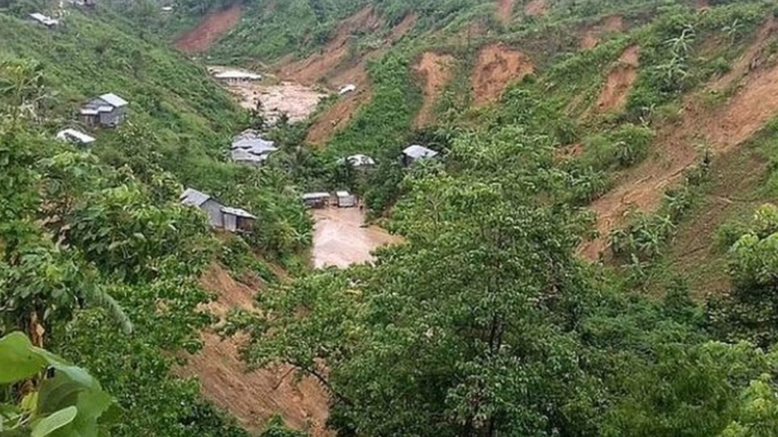 কক্সবাজারে কালভার্ট নির্মাণকাজে পাহাড় ধসে ২ শ্রমিক নিহত
