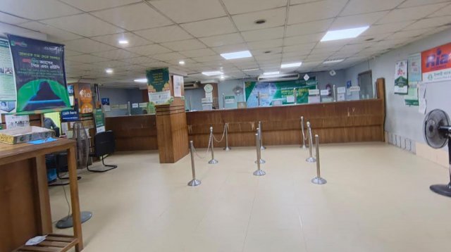 ইসলামী ব্যাংকে দুই ঘণ্টার ‘কলম বিরতি, সেবা কার্যক্রম স্থবির