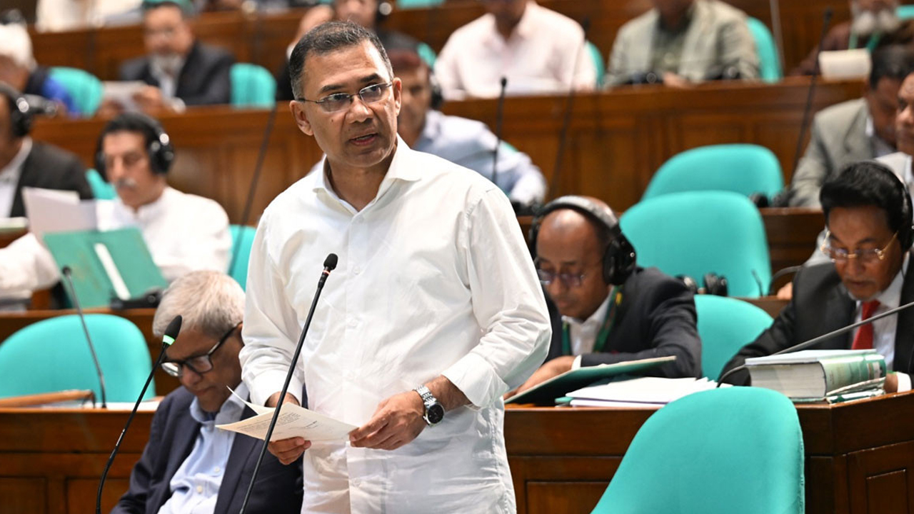 রেলযাত্রা নিরাপদ করতে ইলেকট্রিক ট্র্যাকশনের সিদ্ধান্ত