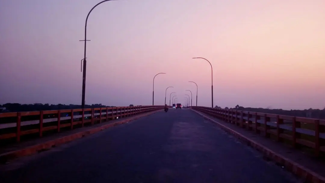দুই বছর ধরে অচল মধুমতি সেতুর স্ট্রিট লাইট,বাড়ছে দুর্ঘটনা  ঝুঁকি