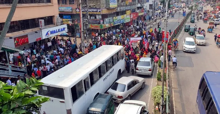 পোশাক কারখানা শ্রমিকদের কচুক্ষেতে সড়ক অবরোধ