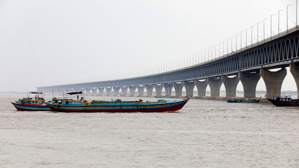 পদ্মা সেতুর নিচ থেকে মাটি সরানো বন্ধ, গাছ লাগনোর সিদ্ধান্ত