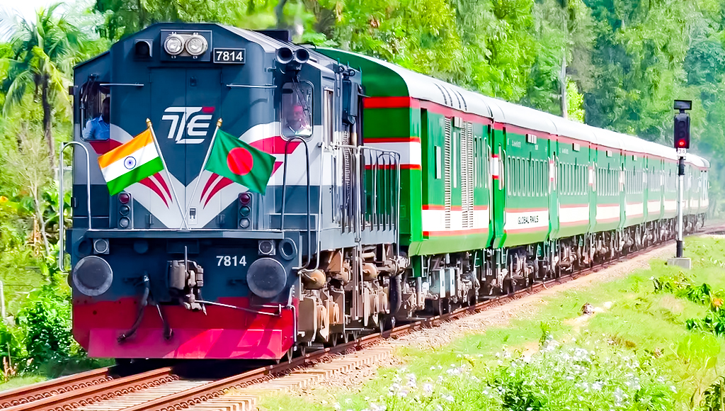 হাসিনার পতনের পর প্রথমবার ভারত থেকে আসছে ট্রেনের কোচ