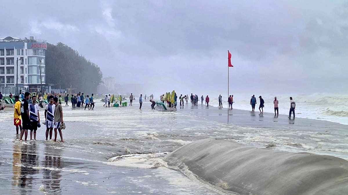 কক্সবাজার উপকূলে এগোচ্ছে মৌসুমীবায়ু, দেশজুড়ে হতে পারে টানা বৃষ্টি