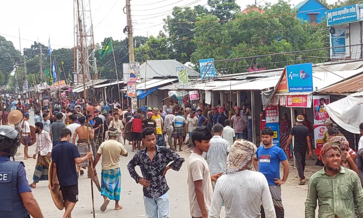 ফরিদপুরের মহাসড়কে আটকে আছে যানবাহন