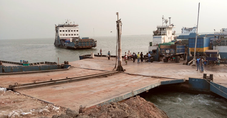 আধা ঘণ্টা পর পাটুরিয়া-দৌলতদিয়া নৌরুটে ফেরি চলাচল শুরু