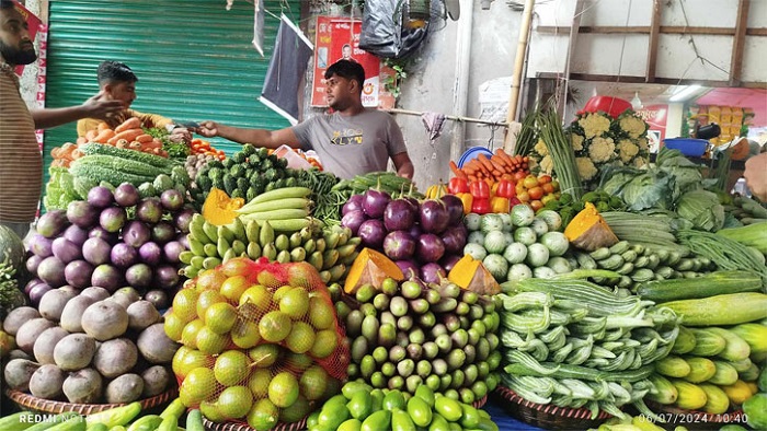 বন্যার প্রভাবে রাজশাহীর বাজারে বেগুন-শসায় আগুন, কেজিতে বেড়েছে ৪০ টাকা