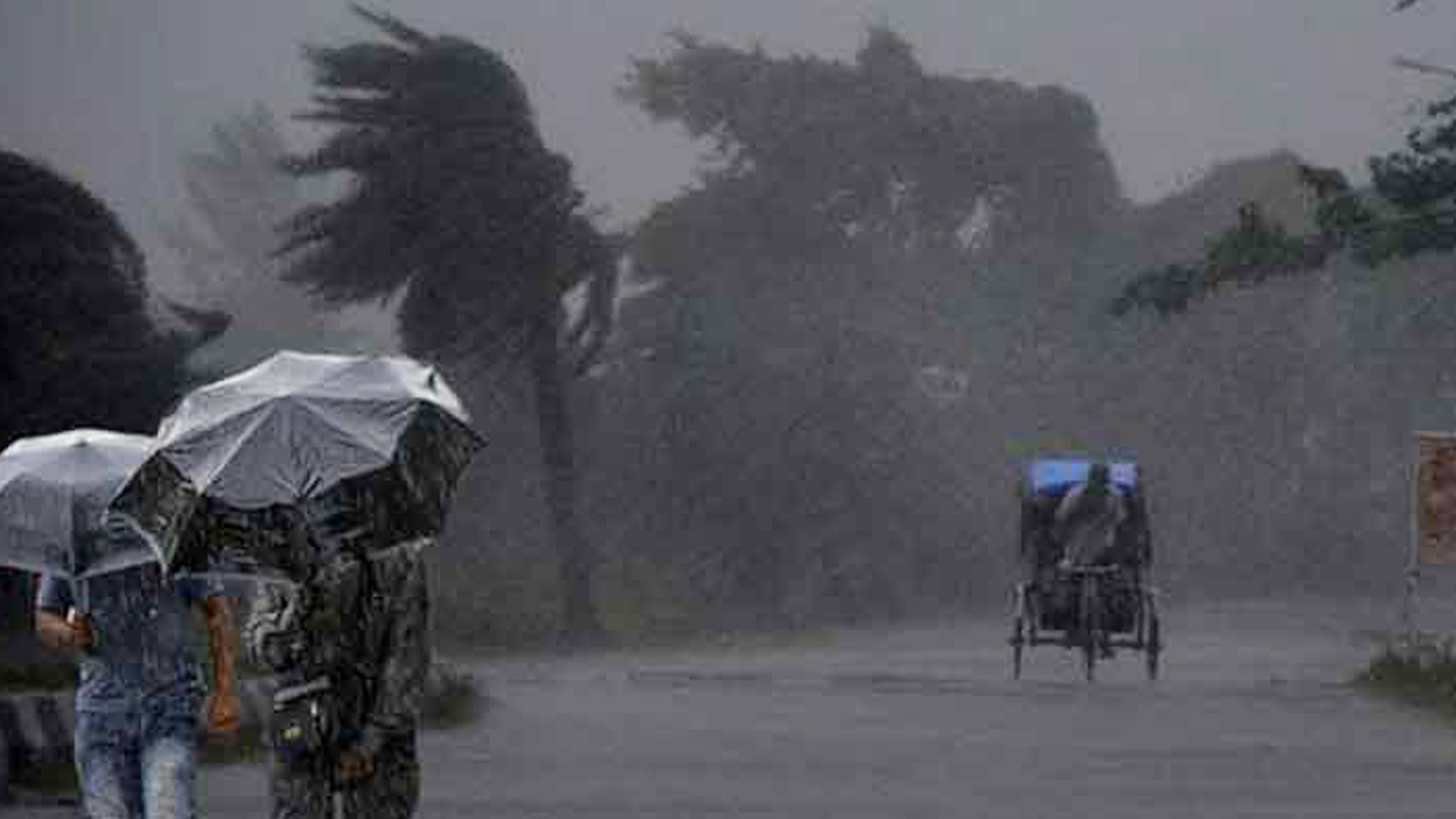 ৫ দিন দেশজুড়ে বৃষ্টির পূর্বাভাস, তিন বিভাগে ভারী বর্ষণের শঙ্কা