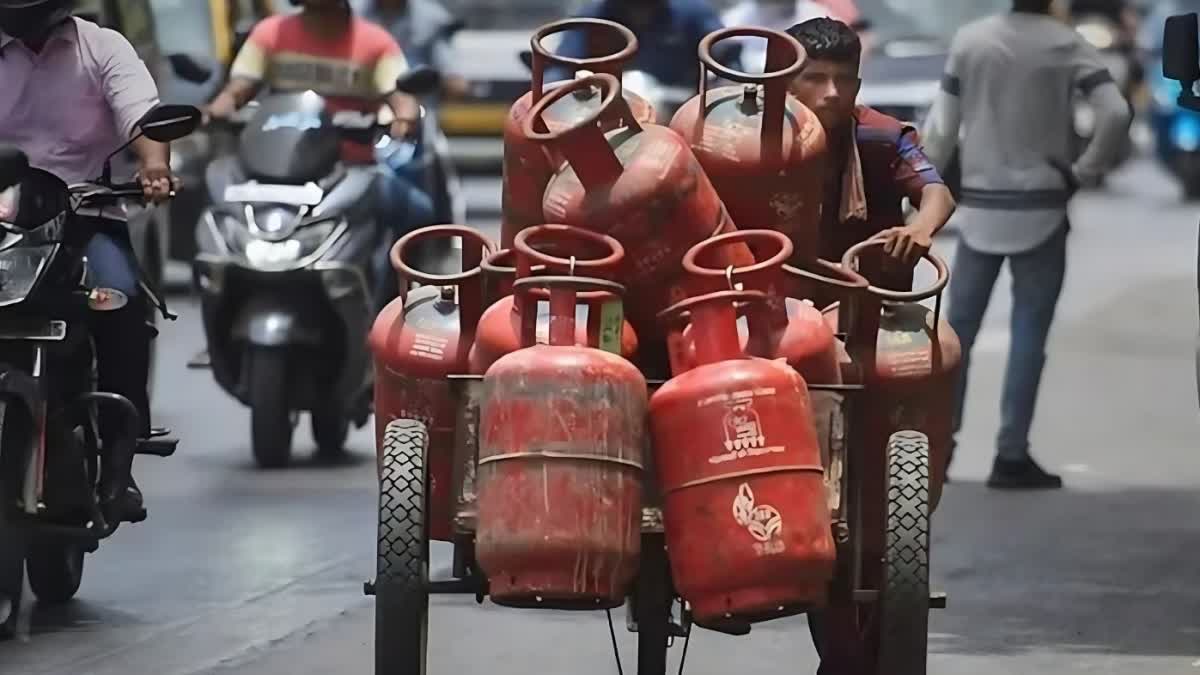১২ কেজি এলপিজির সিলিন্ডারে দাম কমল ৩৫৭ টাকা