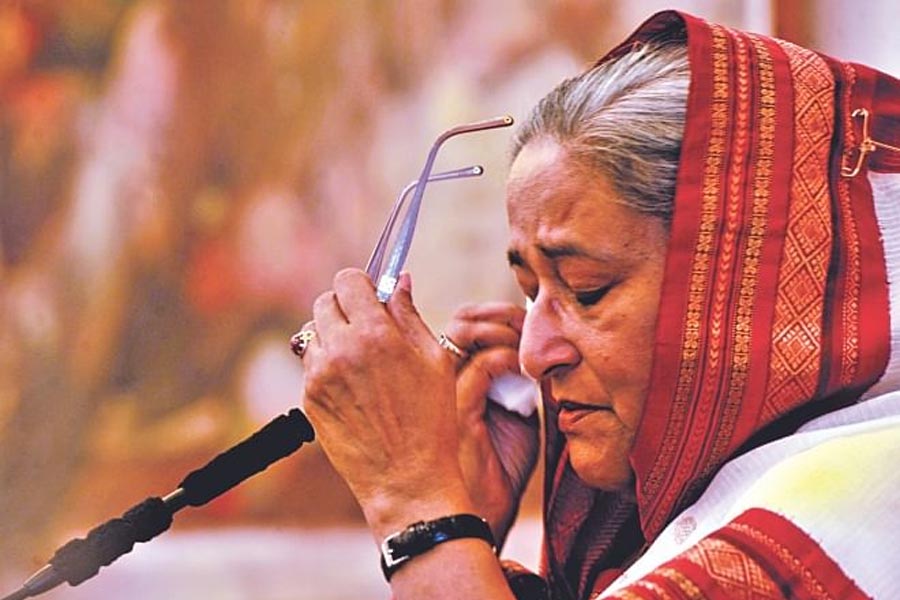 ভারত থেকে রাজনৈতিক কার্যক্রম চালানোর অনুমতি নেই শেখ হাসিনার