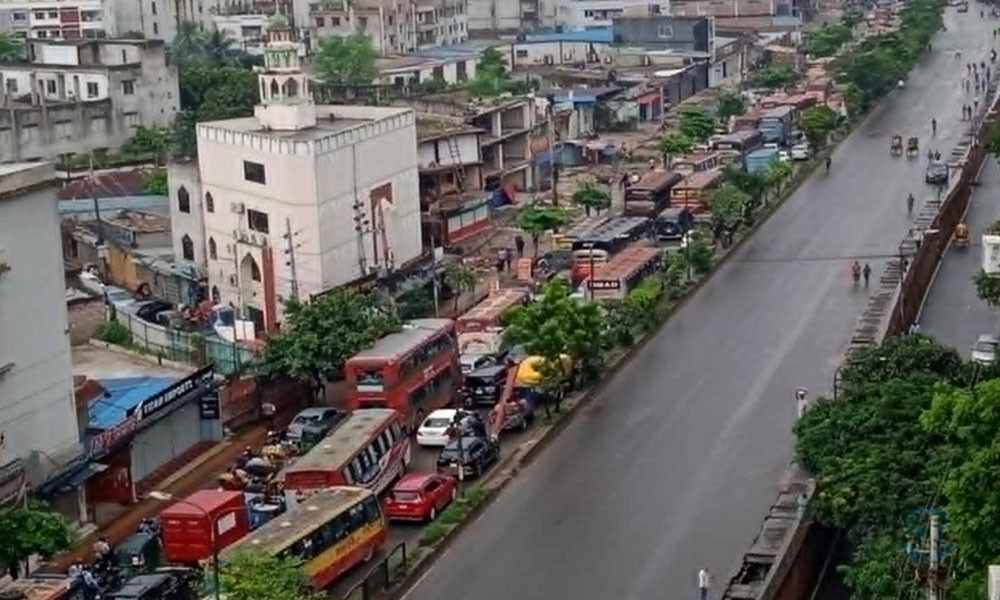 রাজধানীর রামপুরা-নতুনবাজার সড়কে তীব্র যানজট