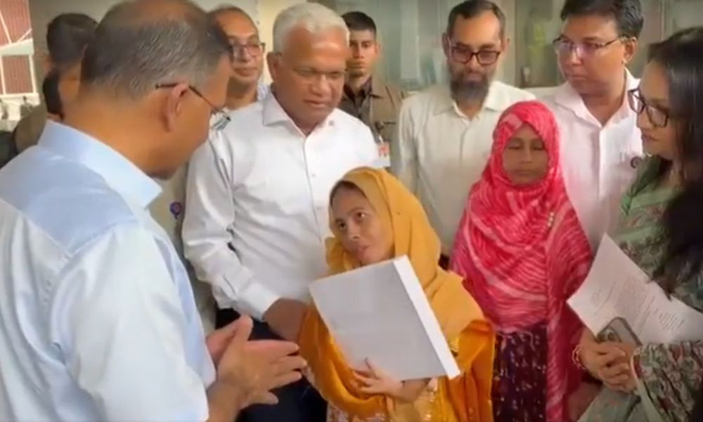 বিশেষ চাহিদাসম্পন্ন ৩ জনের হাতে নিয়োগপত্র তুলে দিলেন প্রধানমন্ত্রী