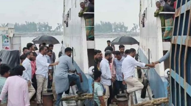 এমপি হান্নান মাসউদকে নিতে মাঝ নদী থেকে ঘুরলো ফেরি,যাত্রীদের ক্ষোভ