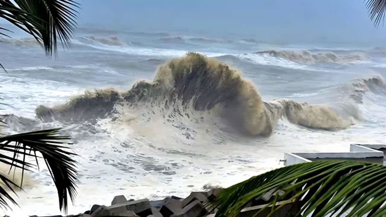 দেশের ১৯ অঞ্চলের নদীবন্দরে সতর্কতা সংকেত