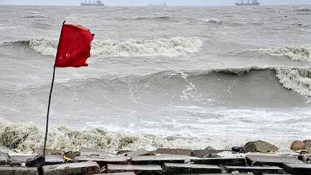 ৪ সমুদ্রবন্দরে ৩ নম্বর সর্তক সংকেত