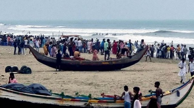 টেকনাফ উপকূলে ভেসে আসছে একের এক মরদেহ