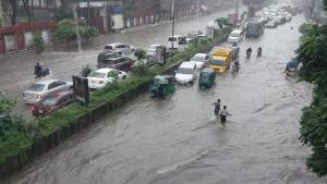 টানা বৃষ্টিতে জলাবদ্ধতা, বিকল্প সড়ক ব্যবহারের অনুরোধ পুলিশের