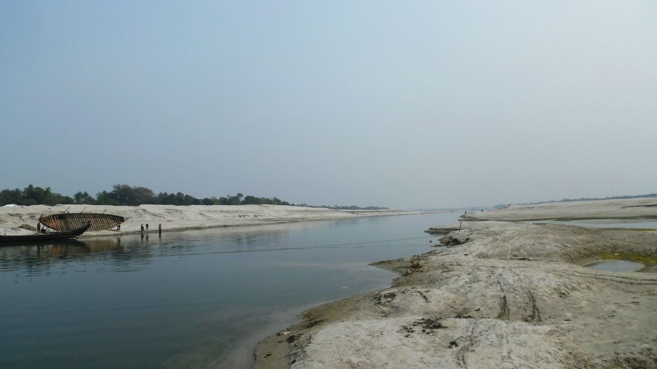 গড়াই নদী খনন প্রকল্পে হদিস নেই ৩৫০ কোটি টাকার বালির