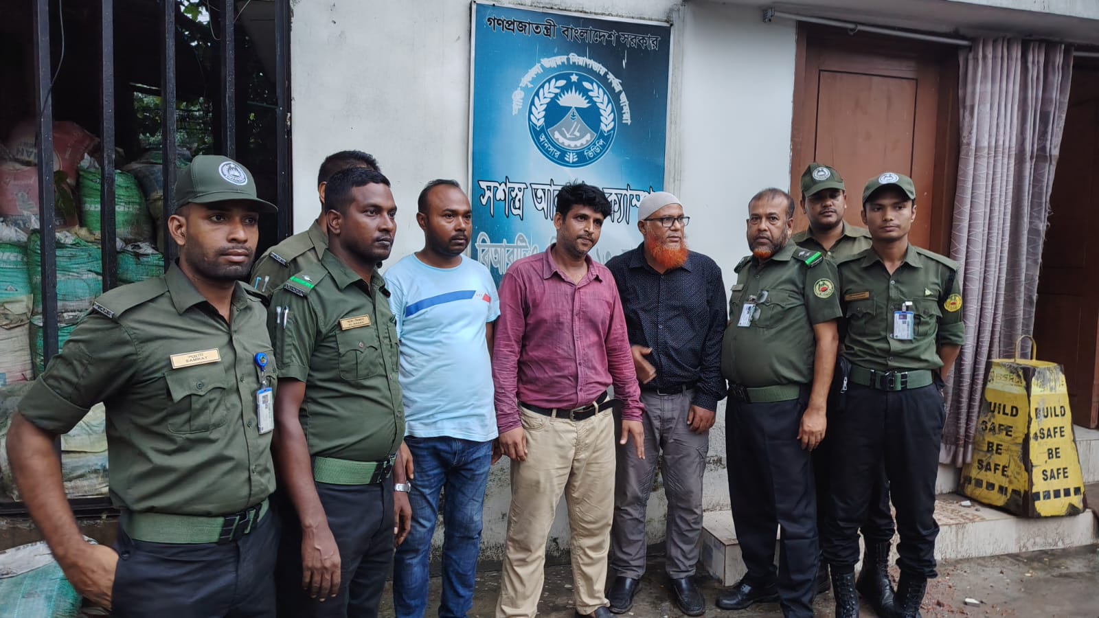 বিআরটিএ’তে ভ্রাম্যমাণ আদালতের অভিযানে ৬ দালালকে অর্থ ও কারাদন্ড