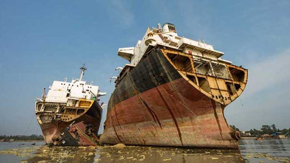 বন্দরের জাহাজ থেকে ১০ কোটি টাকার মাল লুট!
