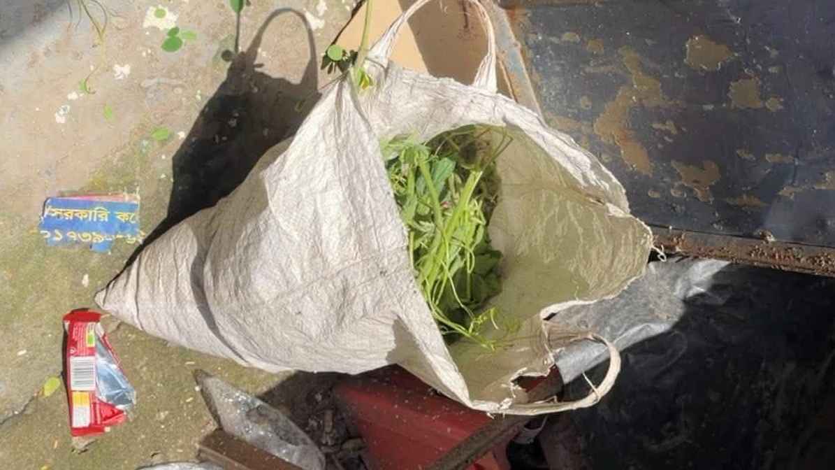 গাংনীতে বাসস্ট্যান্ড থেকে বোমা সদৃশ বস্তু উদ্ধার,জনমনে আতঙ্ক