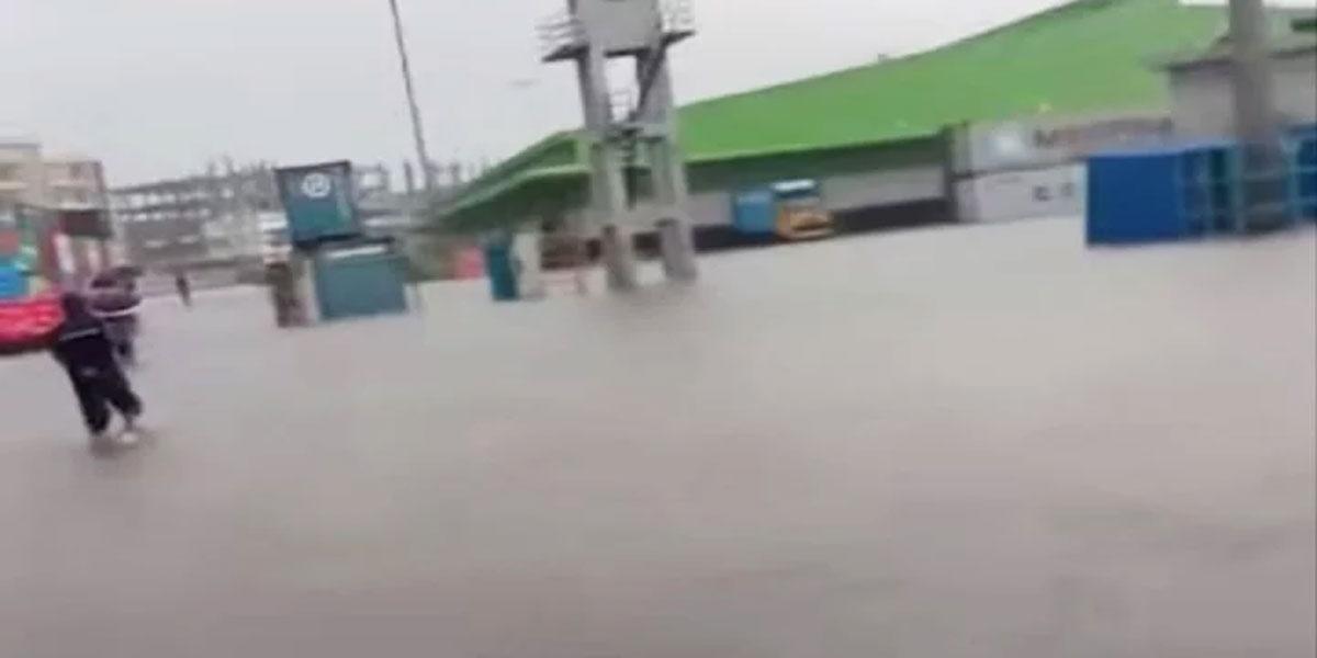 চলমান বন্যায় চট্টগ্রাম বন্দরে স্বাভাবিক কার্যক্রম ব্যাহত